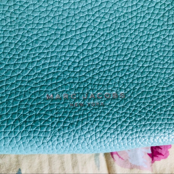 Marc Jacobs Essential Leather Crossbody - Picture 4 of 7